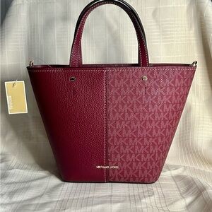 NWT Michael Kors Flora Medium crossbody bag in Mulberry